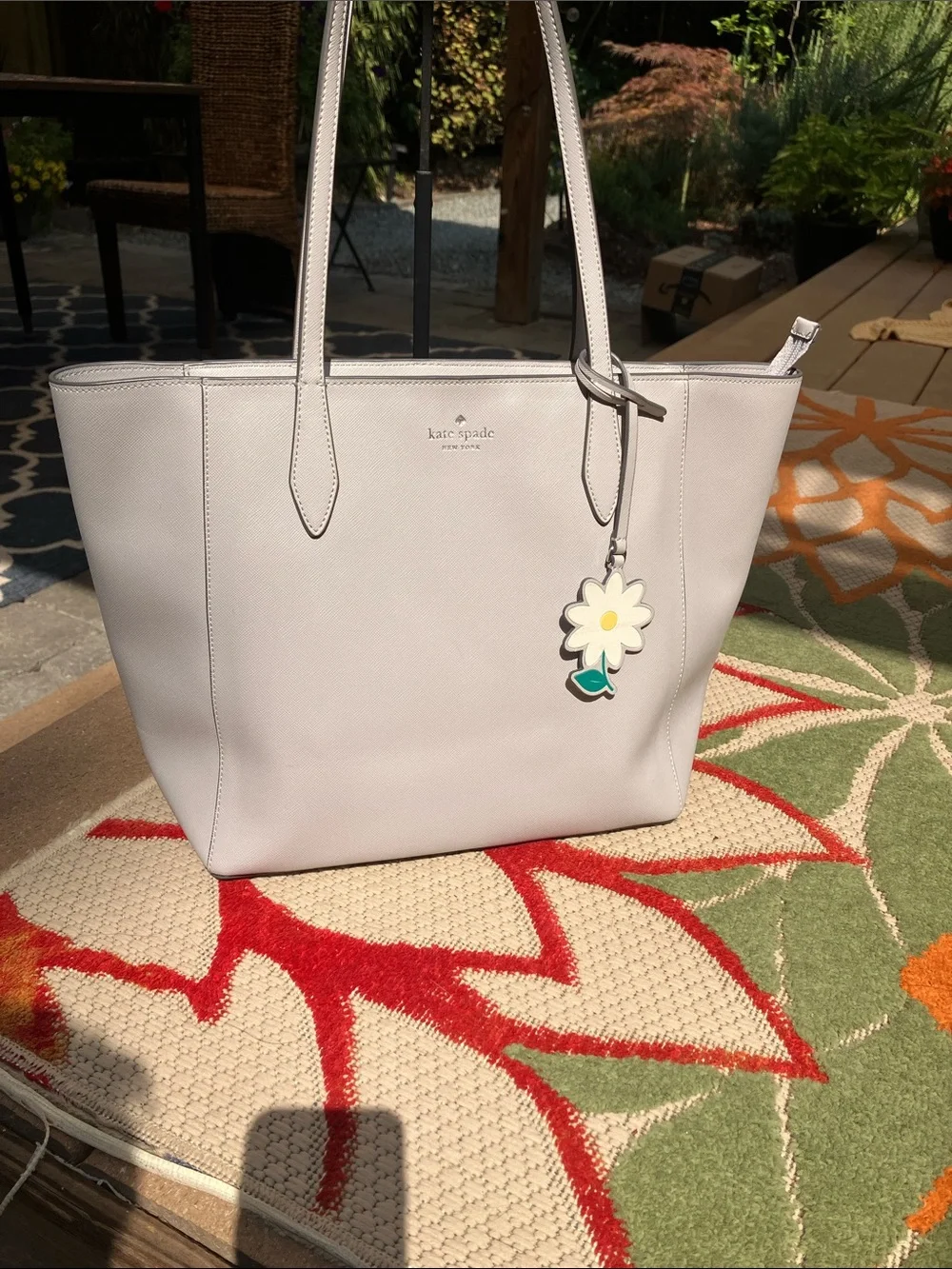 kate spade light gray Dana leather tote with daisy charm